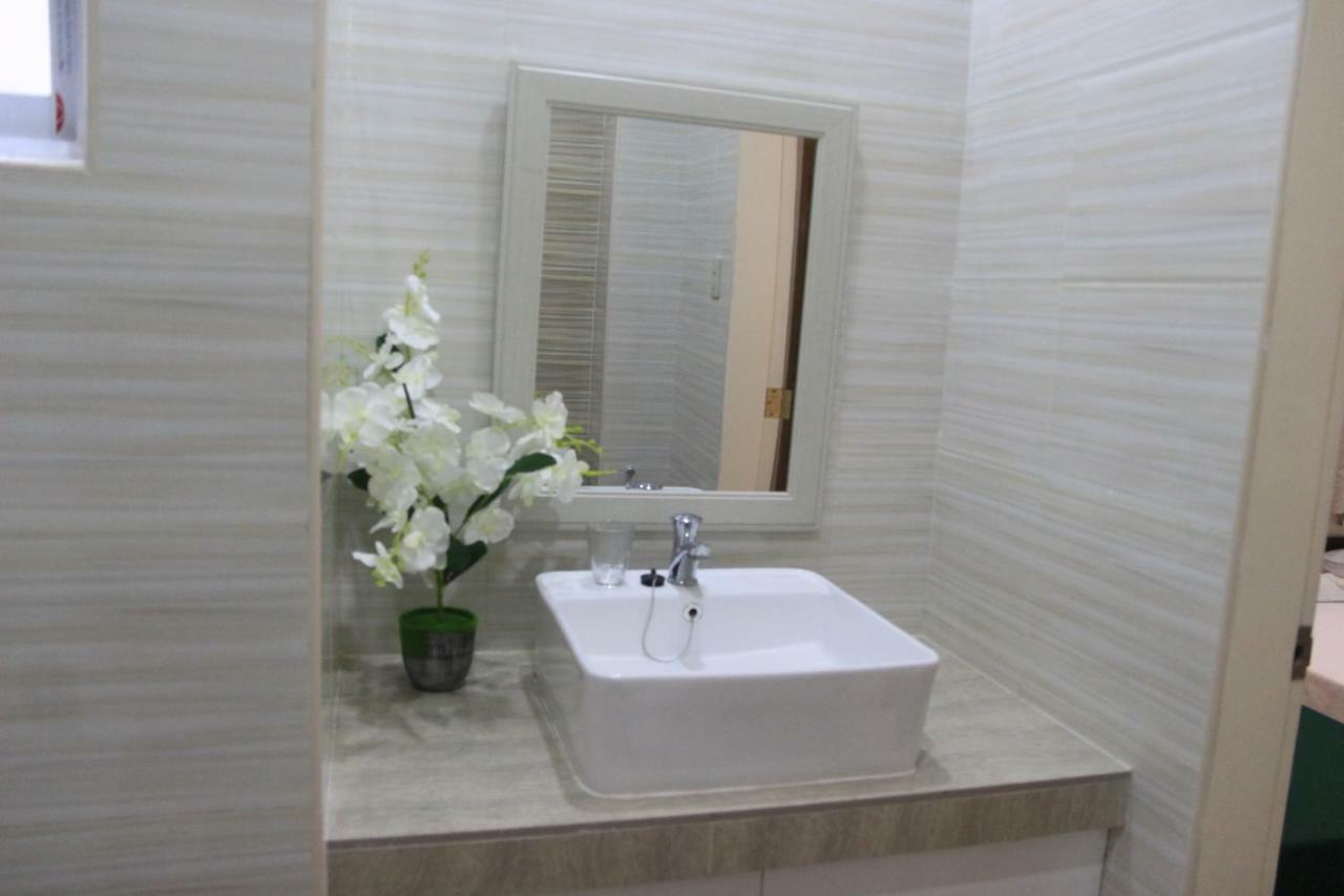 Rnr Suites Legazpi Exterior photo